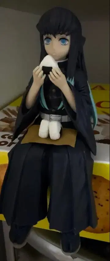 귀멸의 칼날 토키토 무이치로 피규어입니다 오니기리