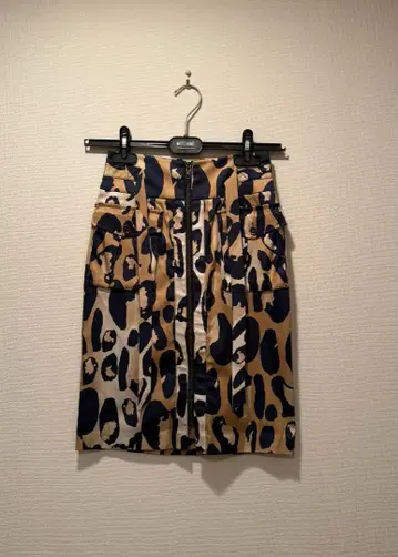 다이앤 폰 파스텐버그 타이트 스커트 레오파드 무늬 실크 사이즈 0
