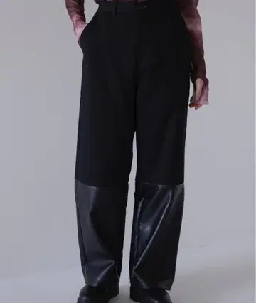 uenui 인조 가죽 스위칭 절개 디자인 와이드 팬츠