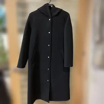 블랙 후드 부착 롱 코트