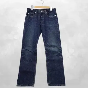 A.P.C. 뉴 스탠다드 버튼 플라이 5포켓 테이퍼드 데님 팬츠