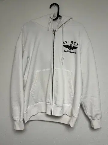 AVIREX 엠블럼 포함 화이트 후드티