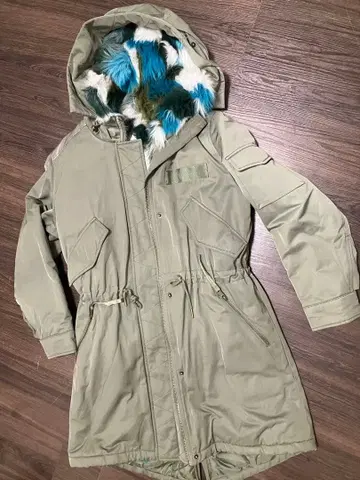 카키 모즈 코트 퍼 포함