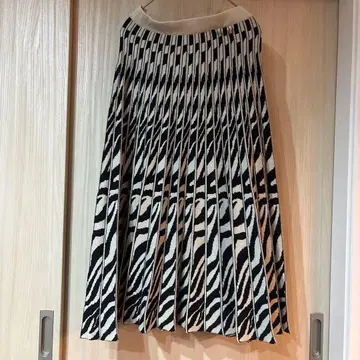 [컨디션 최상] TORRAZZO DONNA 니트 스커트