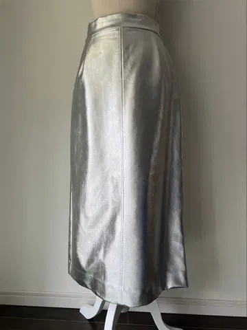 트라쪼돈나 실버 에코 가죽 스커트