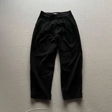 마가렛호웰 블랙 턱 슬랙스