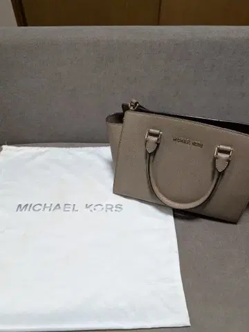 MICHAEL KORS 베이지 숄더백
