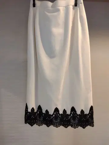 미스아시타 타이트 스커트 레이스 밑단