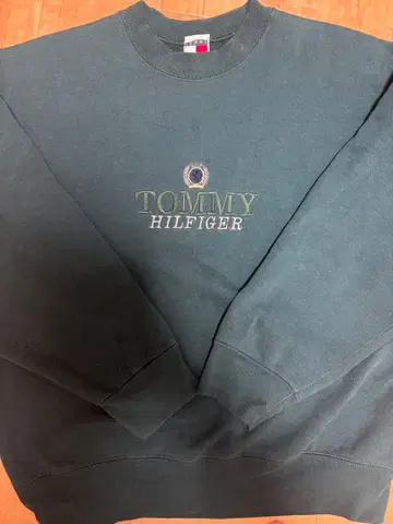 TOMMY HILFIGER 다크 그린 맨투맨