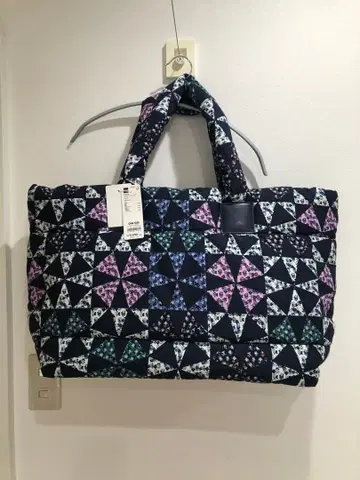 지유 GU gu 김조네스 충전솜 토트백 토트 꽃무늬 백