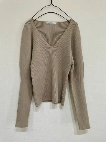 ETRE TOKYO 미라인 세로 리브 V 니트 베이지 에크루 에트레