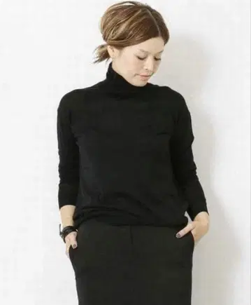 두지엠 클라세 MILLENNIM 터틀넥 풀오버 니트