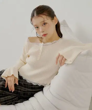 Chico 오프숄더 레이스 헨리 니트