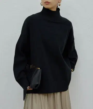 GALLARDAGALANTE 개럴개런트 오버 터틀 니트