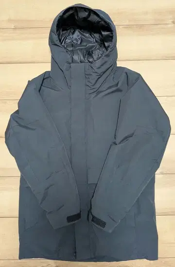 유니클로 하이브리드 다운 후드티 블랙 S 사이즈