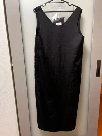 새상품급 Spick & Span 빈티지 새틴 슬리브리스 원피스 블랙