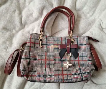 체크 무늬 숄더백