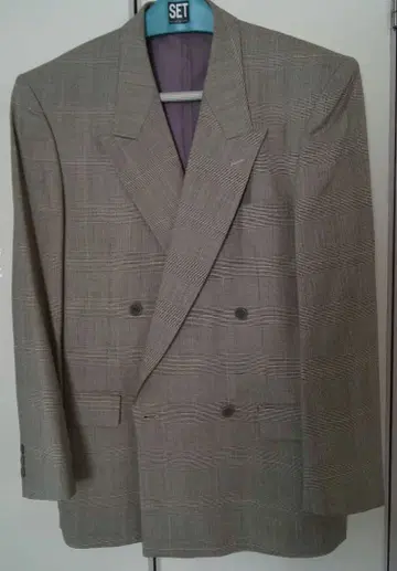 그랜드 백 그레이지 계열 더블 테일러드 자켓 봄/가을용 하자품