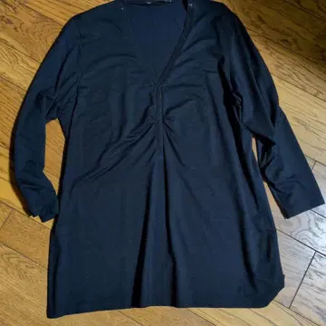 마리나 린나디 블랙 스팽글 티셔츠