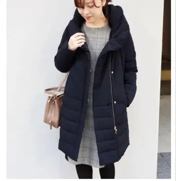 네이비 후드 부착 다운 자켓 La TOTALITE