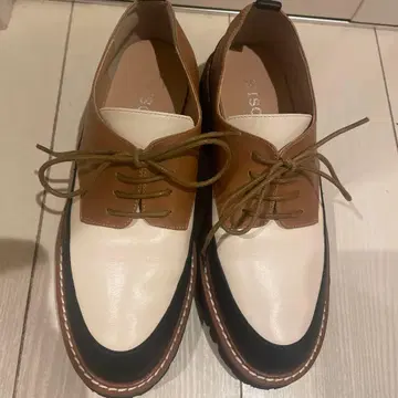 KISCO 레이스업 슈즈 브라운 화이트 블랙 로퍼