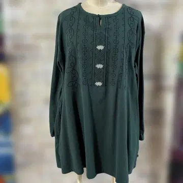drug store's 다크 그린 긴팔 튜닉 돼지 자수