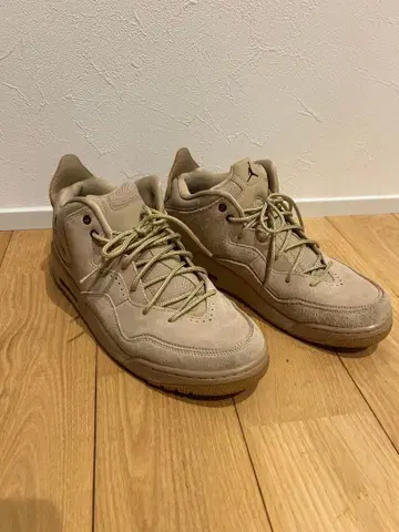 Jordan 베이지 스웨이드 하이컷 스니커즈