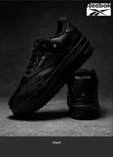 Reebok 블랙 스니커즈