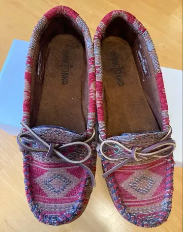 MINNETONKA 모카신 레드 계열