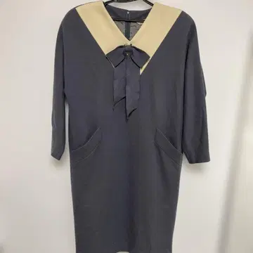 피에르 가르뎅 그레이 베이지 V넥 리본 포함 원피스