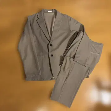 새상품급 GU 베이지 캐주얼 수트 M 사이즈
