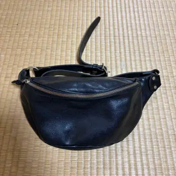 SLOW 슬로우 천연 가죽 레더 바디백 / 상태