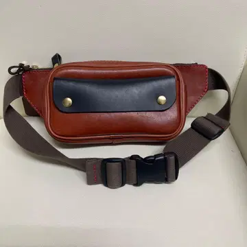 가죽 바디백 브라운 블랙