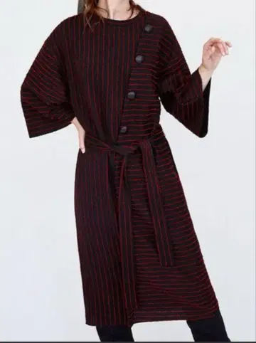 ZARA 블랙과 빨간색 스트라이프 디자인 버튼 리본 포함 원피스 M