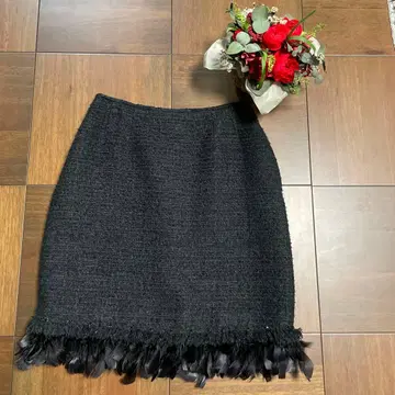 Rene 블랙 트위드 타이트 스커트 밑단 깃털이 멋짐