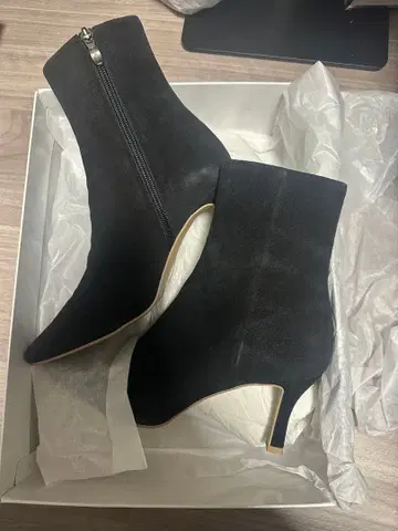 [ 새상품 ] DIANA 블랙스웨이드 숏부츠