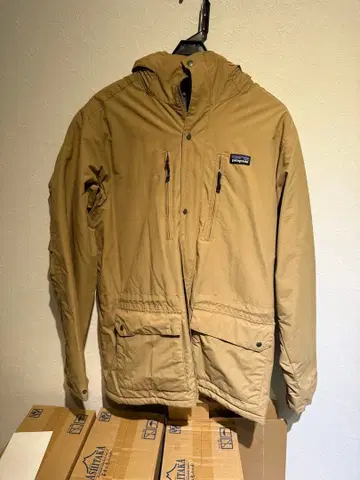 Patagonia 베이지 마운틴 파카