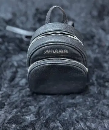 MICHAEL KORS 미니 럭색 블랙