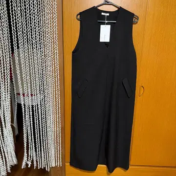 [ 새상품 ] CLASSICAL ELF 슬리브리스 블랙 원피스