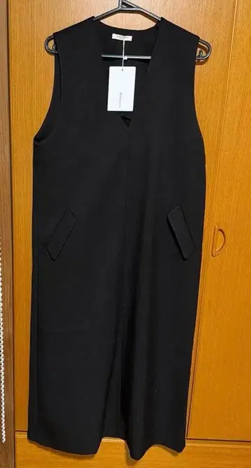 [ 새상품 ] CLASSICAL ELF 슬리브리스 블랙 원피스