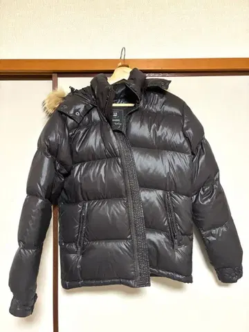 BEAMS 블랙 다운 자켓 M 사이즈 남성용