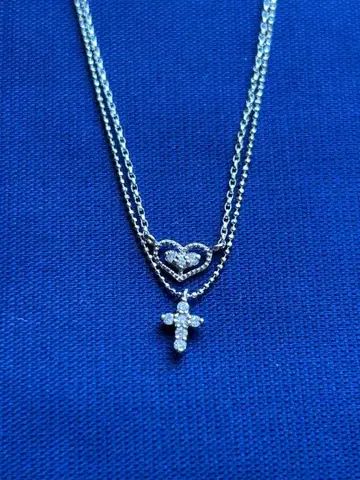 하트와 십자가의 팔찌