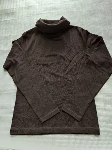 미사용 suivi 하이넥 울 100% 얇은 소재 스웨터 보르도