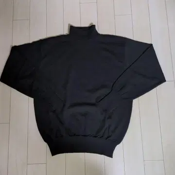 Yin&Yang 90s 블랙 터틀넥 스웨터