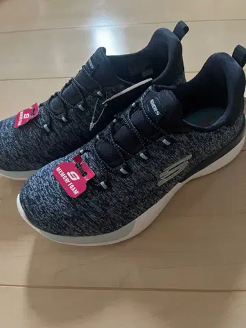 [ 새상품 ] SKECHERS 24cm 메모리폼 스니커즈