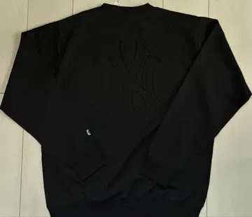 새상품 M 사이즈 MLB 양키스 트레이닝복 엠보싱 가공 블랙