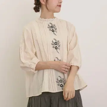 새상품급 사만사 모스모스 플라워 무늬 자수 레이스 블라우스