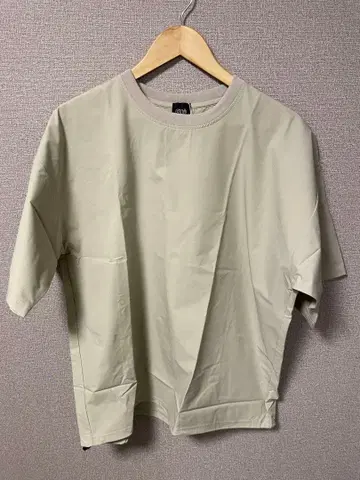 유나이티드 애로우즈 glr 베이지 T셔츠 medium