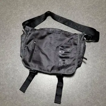 EMPORIO ARMANI 멀티 포켓 메신저 백