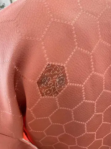 핑크 육각형 무늬 겉옷 태슬 포함